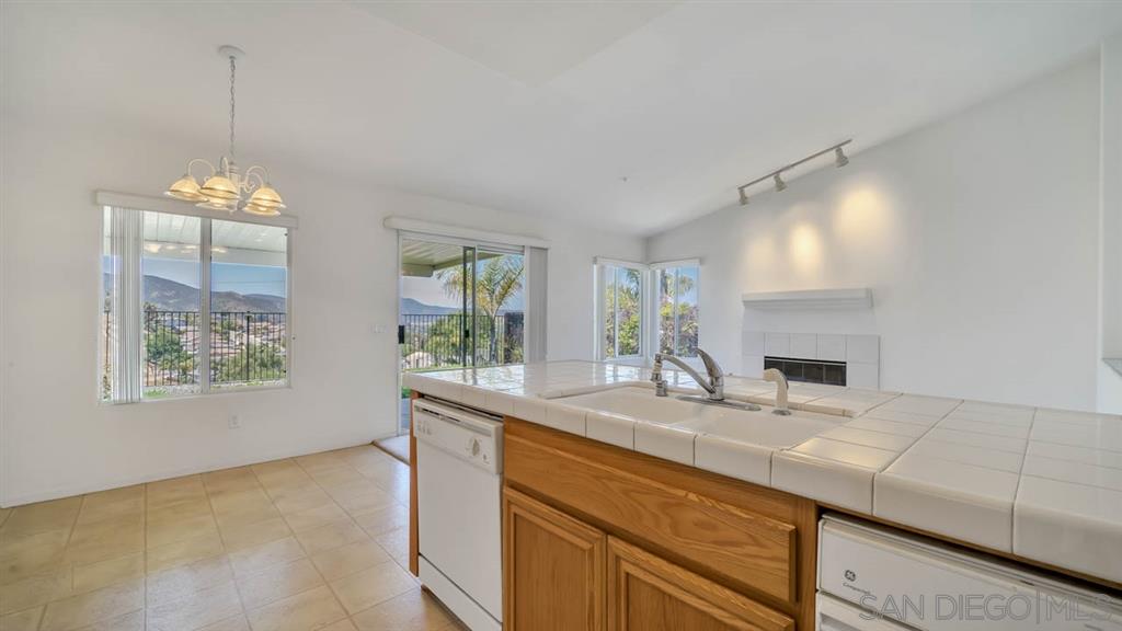 8576 Clifford Heights Road Santee, CA 92071 - Photo 7 of 25 Gallery Image 7