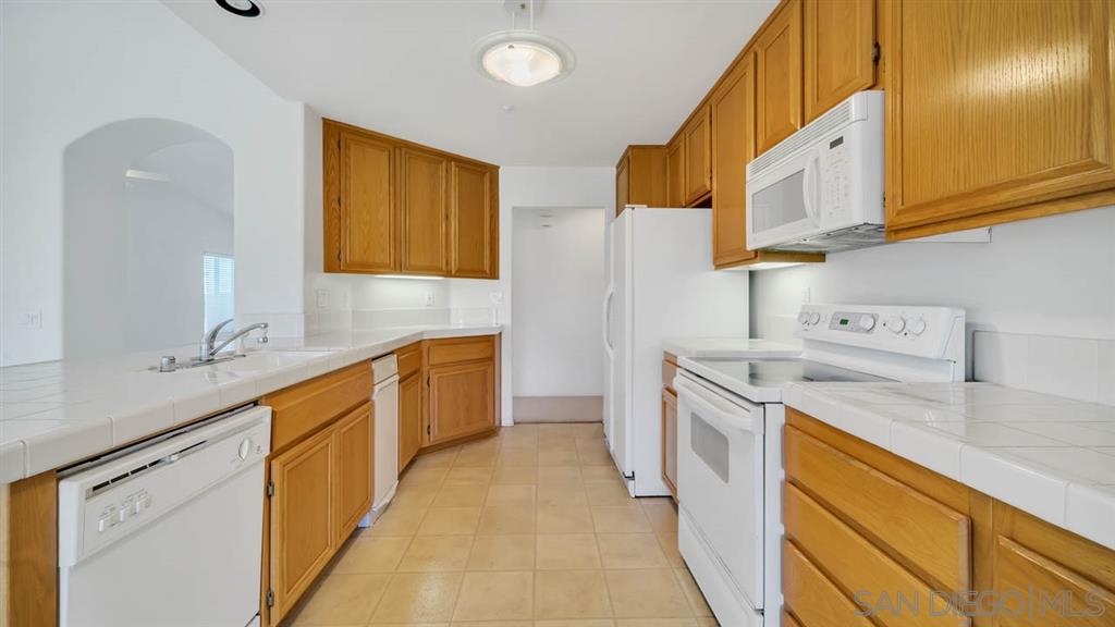 8576 Clifford Heights Road Santee, CA 92071 - Photo 8 of 25 Gallery Image 8