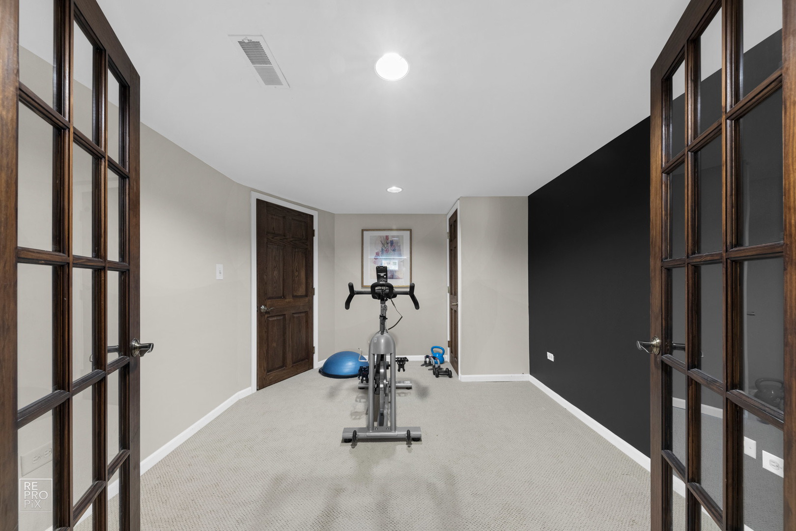 352 Ridge Avenue Clarendon Hills, IL 60514 - Photo 24 of 31 a view of a hallway with a furniture