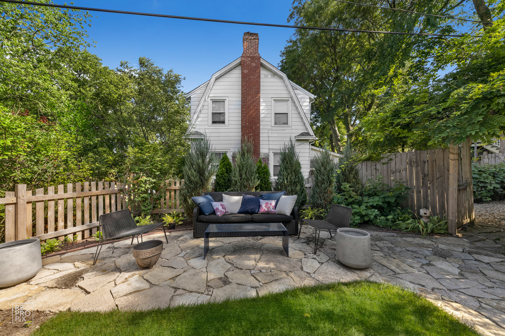 352 Ridge Avenue Clarendon Hills, IL 60514 - Photo 29 of 31 a view of a chair and tables in the backyard