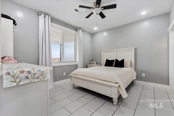 $489,900 | 2420 Southwest Buckey Drive, Mountain Home, ID 83647