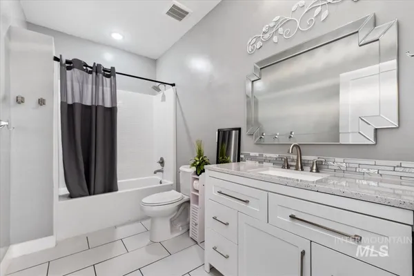 $489,900 | 2420 Southwest Buckey Drive, Mountain Home, ID 83647