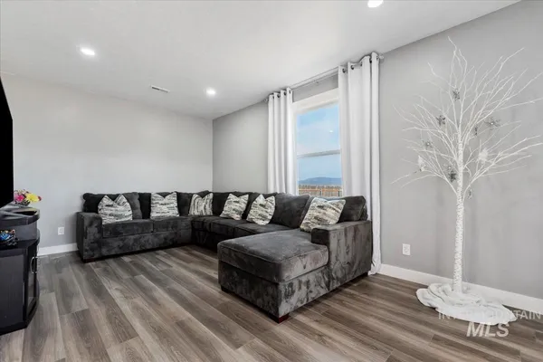 $489,900 | 2420 Southwest Buckey Drive, Mountain Home, ID 83647