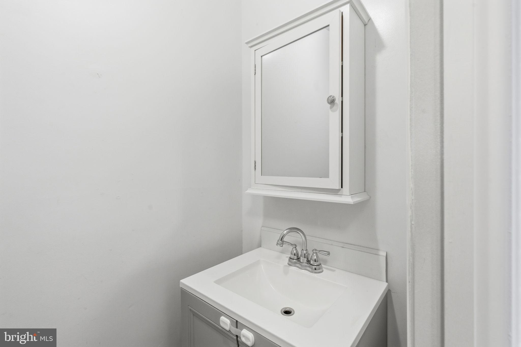 11072 Berrypick Lane Columbia, MD 21044 - Photo 16 of 35 a bathroom with a sink a mirror and vanity