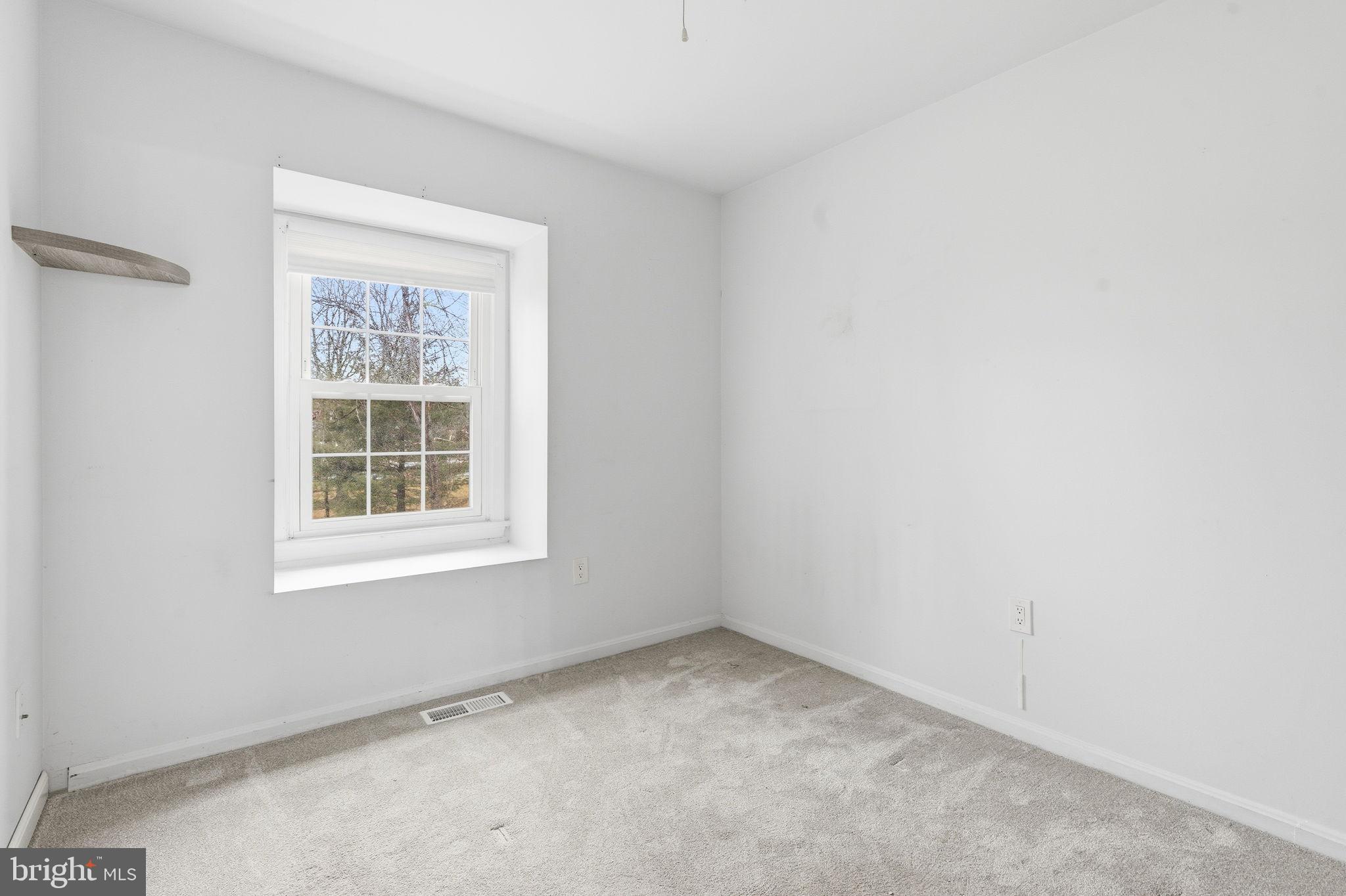 11072 Berrypick Lane Columbia, MD 21044 - Photo 19 of 35 an empty room with a window