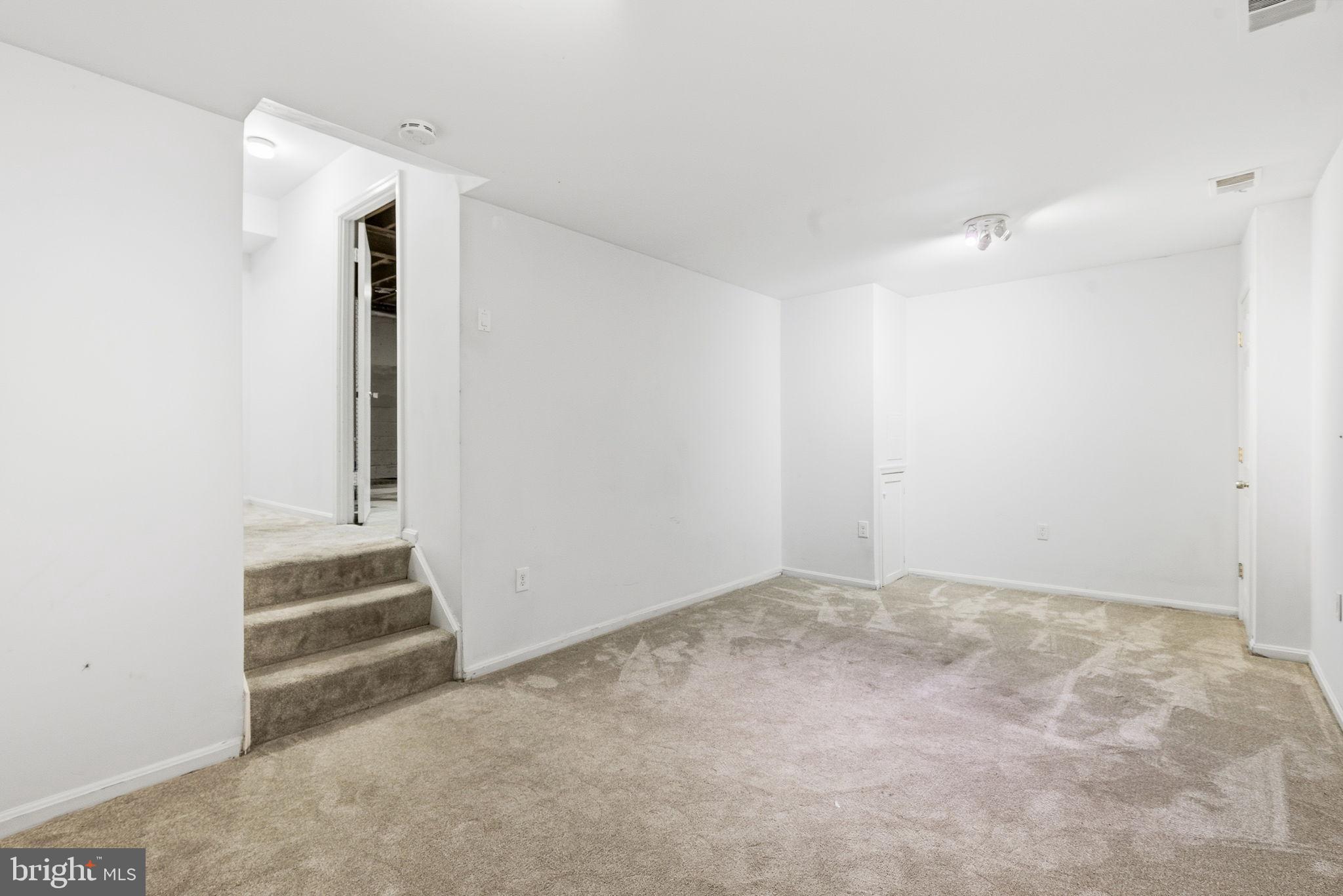 11072 Berrypick Lane Columbia, MD 21044 - Photo 29 of 35 an empty room with windows