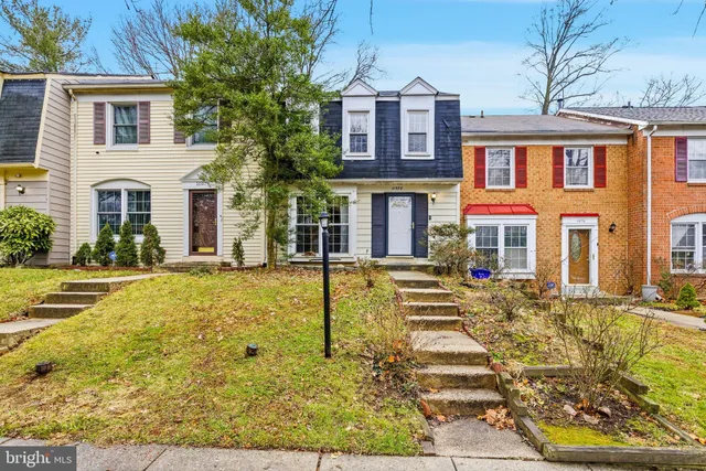 a front view of house with yard