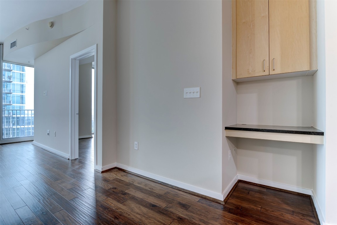 5925 Almeda Road, Unit 2214 Houston, TX 77004 - Photo 11 of 34 a view of an empty room with wooden floor and cabinets