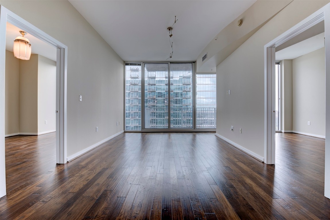 5925 Almeda Road, Unit 2214 Houston, TX 77004 - Photo 13 of 34 an empty room with wooden floor and windows
