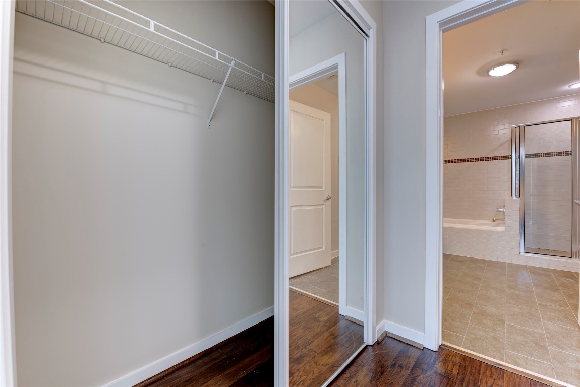 5925 Almeda Road, Unit 2214 Houston, TX 77004 - Photo 17 of 34 a view of hallway with wooden floor