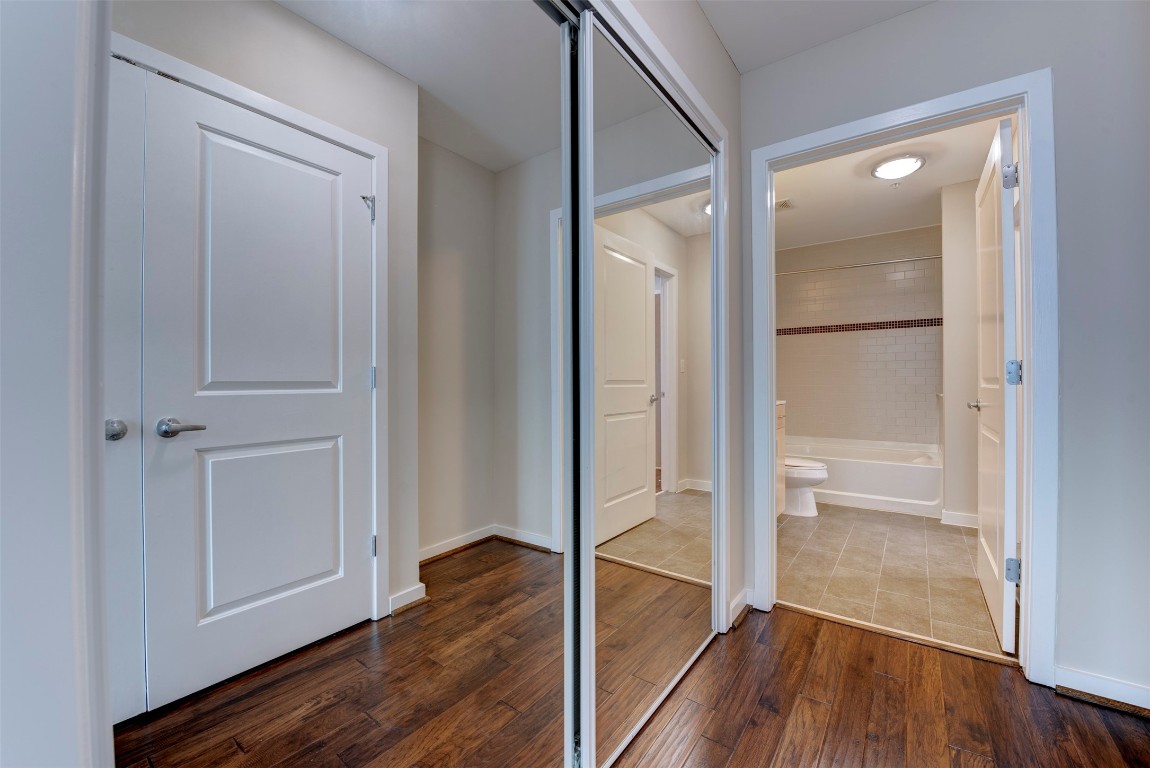 5925 Almeda Road, Unit 2214 Houston, TX 77004 - Photo 23 of 34 a view of a hallway with wooden floor