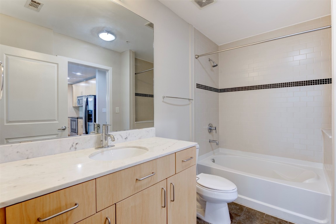 5925 Almeda Road, Unit 2214 Houston, TX 77004 - Photo 25 of 34 a bathroom with a bathtub shower sink vanity and toilet