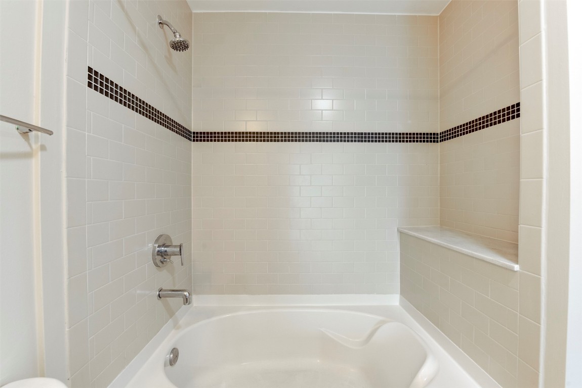5925 Almeda Road, Unit 2214 Houston, TX 77004 - Photo 26 of 34 a bathroom with a shower and a shower