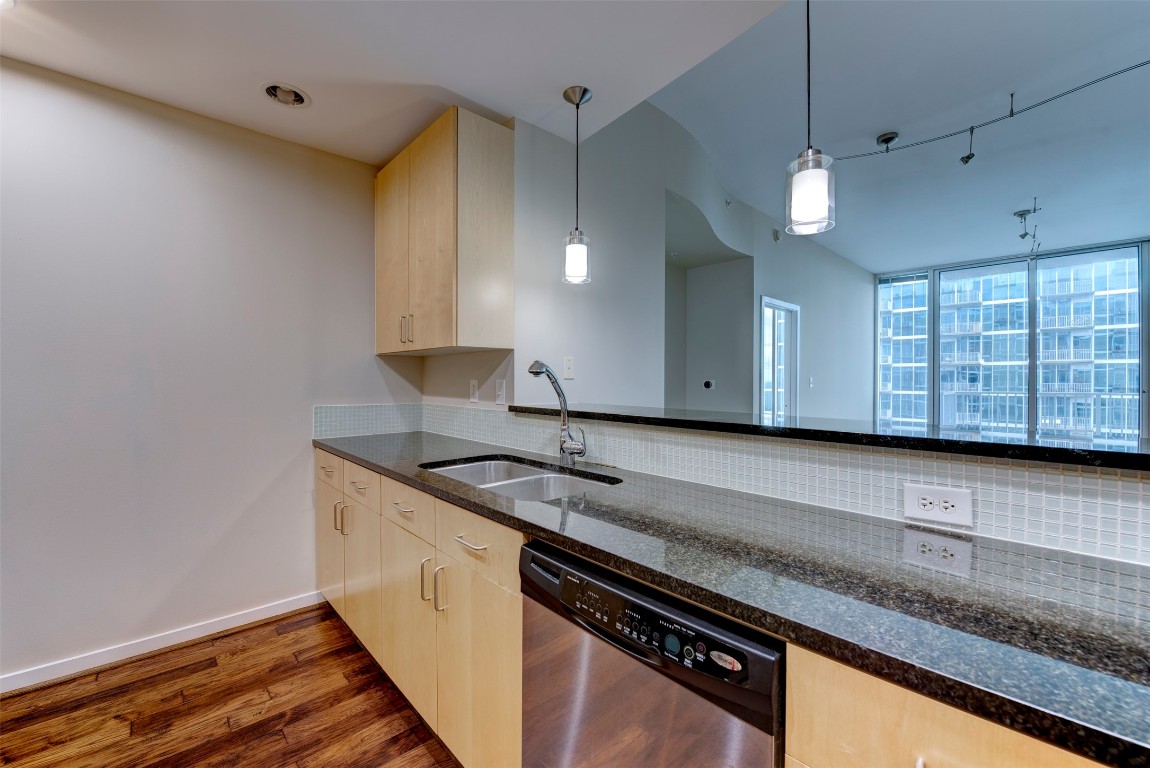 5925 Almeda Road, Unit 2214 Houston, TX 77004 - Photo 4 of 34 a kitchen with stainless steel appliances granite countertop a sink and a stove