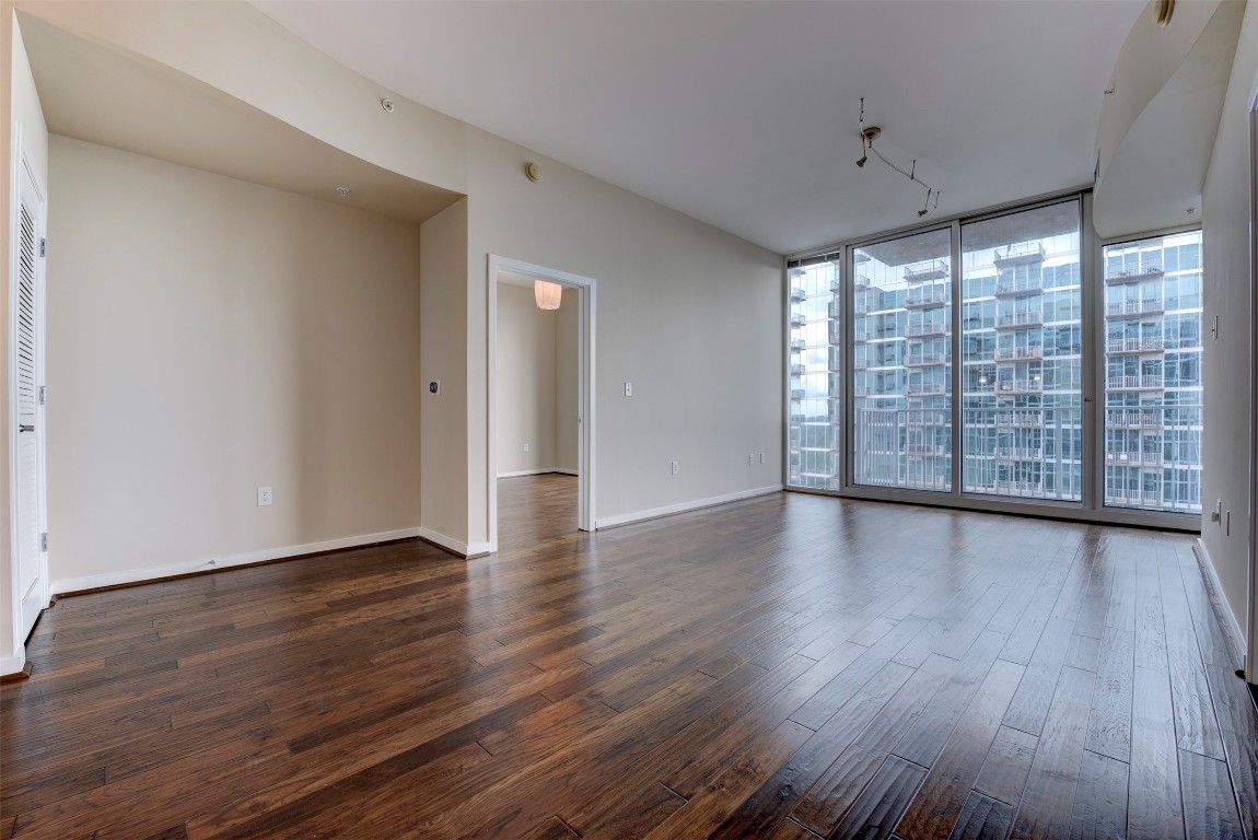 5925 Almeda Road, Unit 2214 Houston, TX 77004 - Photo 8 of 34 a view of an empty room with wooden floor and a window