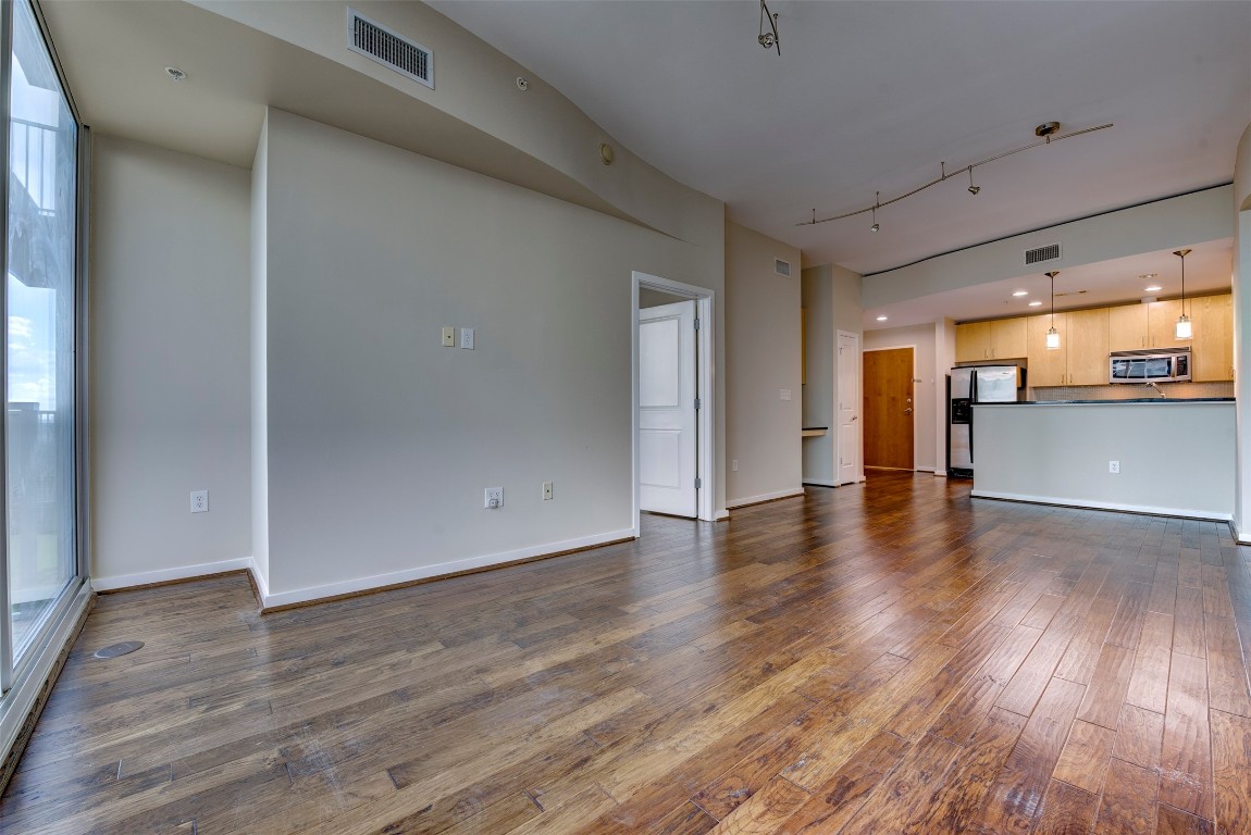 5925 Almeda Road, Unit 2214 Houston, TX 77004 - Photo 9 of 34 a view of a livingroom with wooden floor