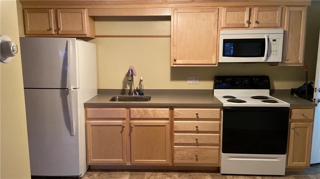 381 Old River Road, Unit 1 Lincoln, RI 02838 - Photo 2 of 8 Gallery Image 2