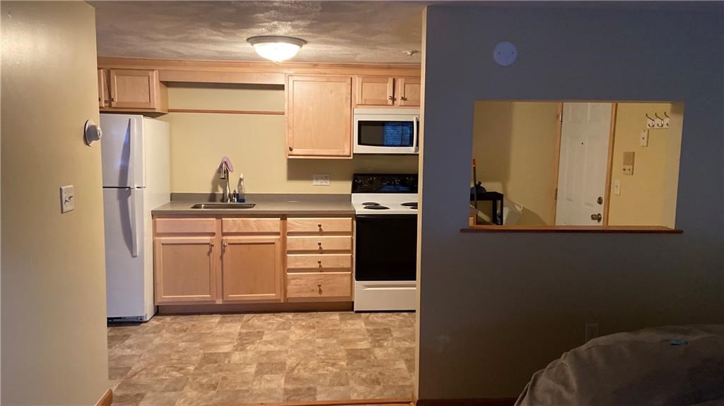 381 Old River Road, Unit 1 Lincoln, RI 02838 - Photo 3 of 8 Gallery Image 3