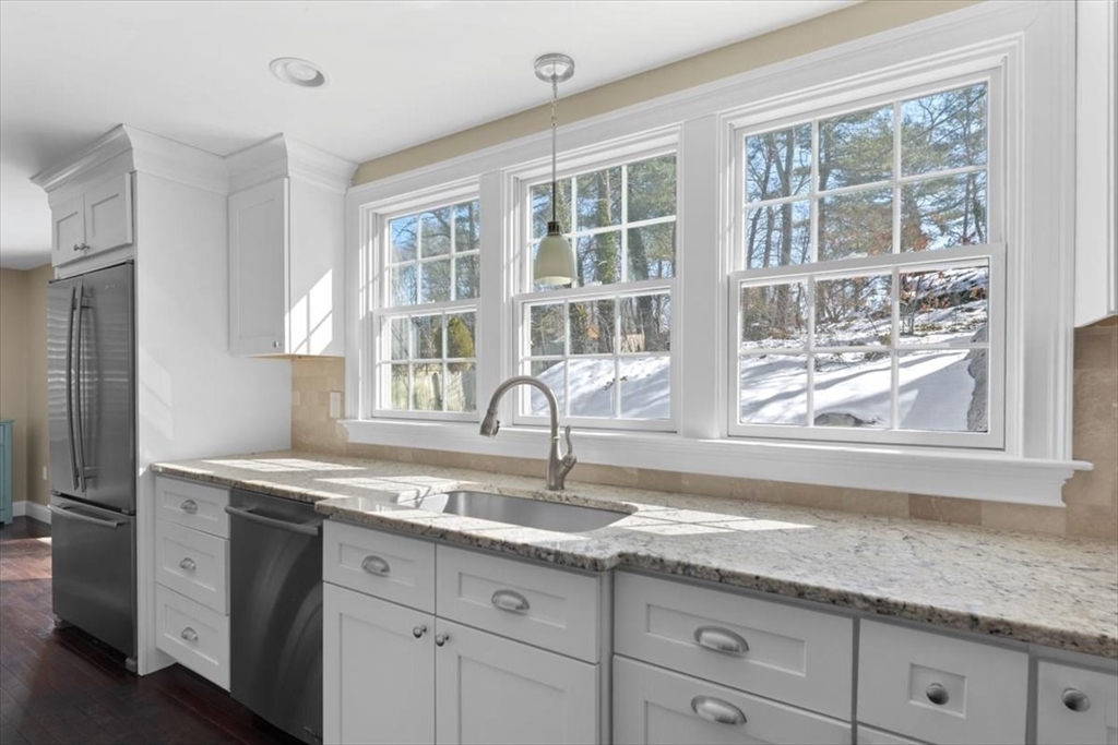 17 Minuteman Road Hingham, MA 02043 - Photo 4 of 27