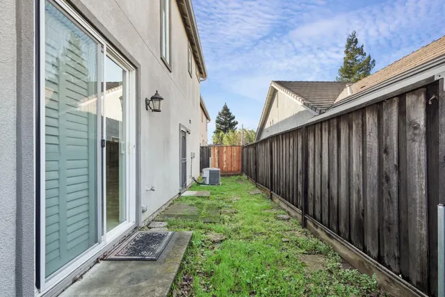 a view of a backyard with pathway