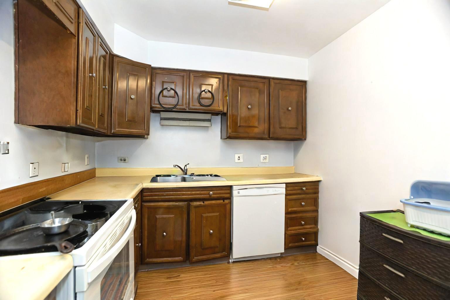 6007 North Sheridan Road, Unit 12D Chicago, IL 60660 - Photo 5 of 13 a kitchen with stainless steel appliances granite countertop a sink stove and cabinets