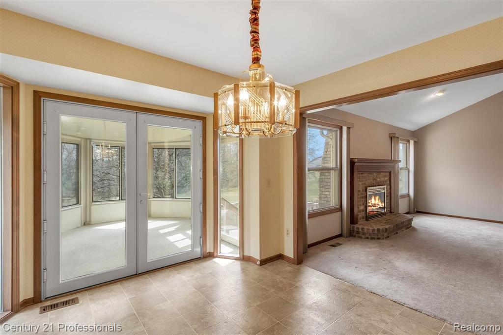 1605 Crestline Lane Rochester Hills, MI 48307 - Photo 16 of 43