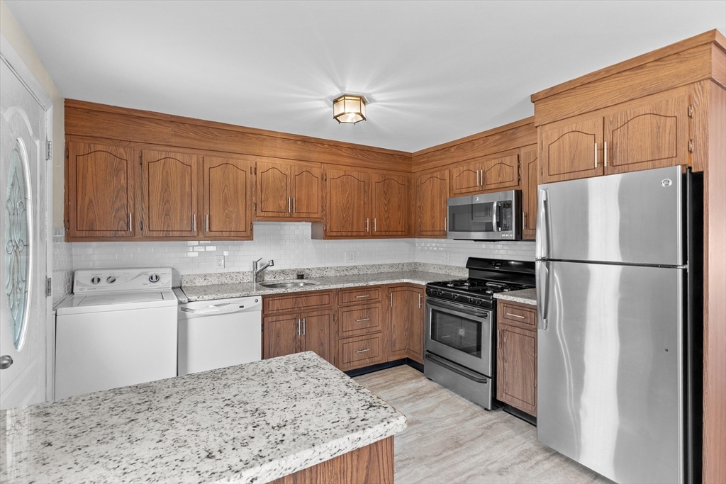 9 Bowen Road Peabody, MA 01960 - Photo 5 of 39 Gallery Image 5