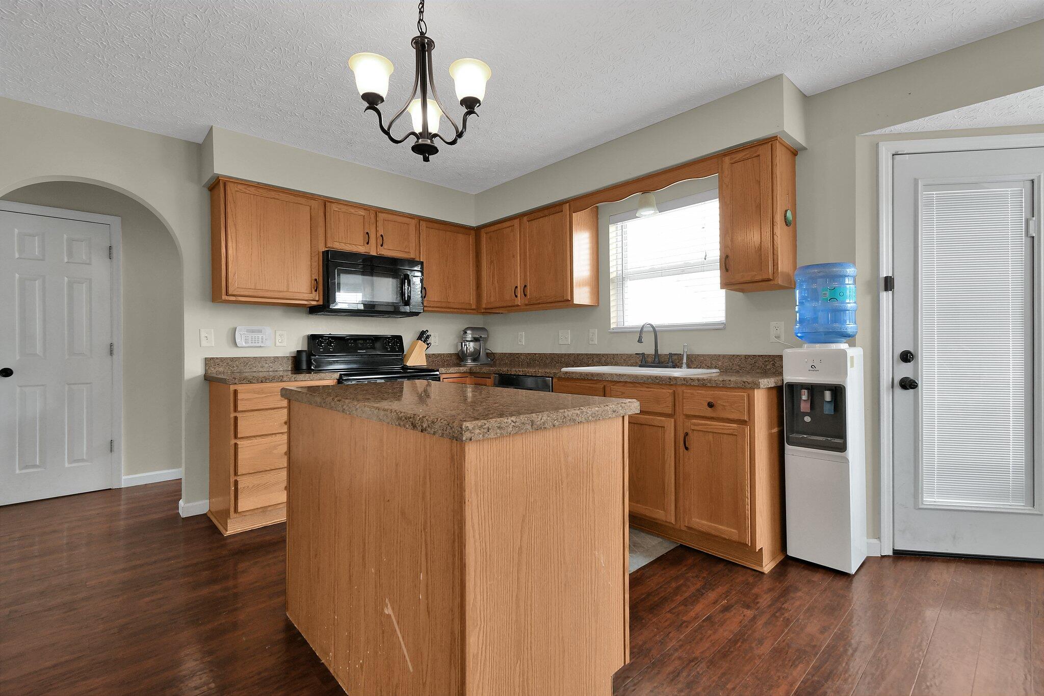 2498 Linbaugh Road Grove City, OH 43123 - Photo 7 of 28 8-web-or-mls-2498-linbaugh-rd