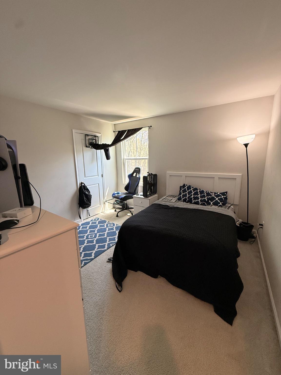 73 Gypsum Road Dover, DE 19904 - Photo 11 of 30 Cozy bedroom with natural light.