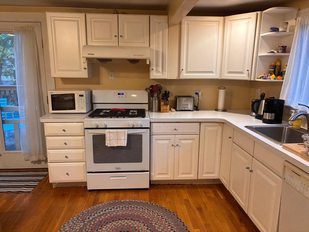 243 Walnut Street, Unit 243 Wellesley, MA 02481 - Photo 5 of 8 Gallery Image 5