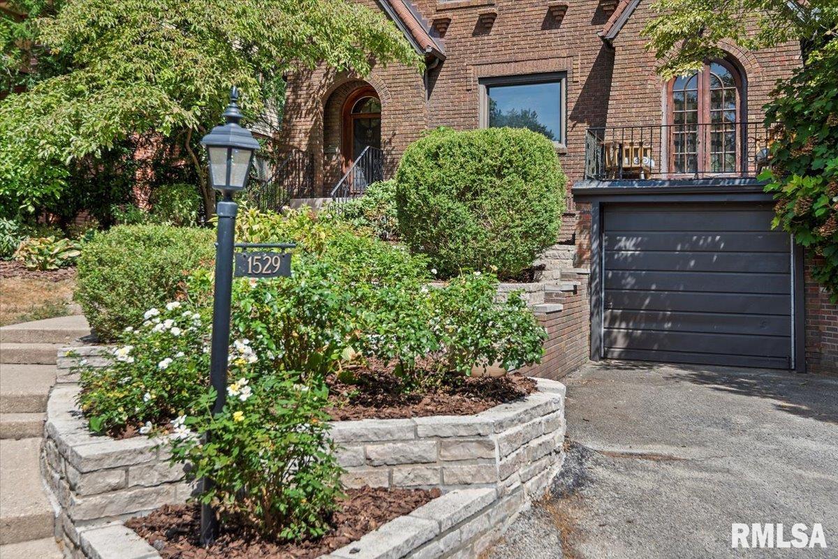 1529 Williams Boulevard Springfield, IL 62704 - Photo 3 of 51