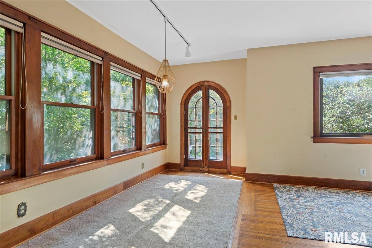 1529 Williams Boulevard Springfield, IL 62704 - Photo 9 of 51