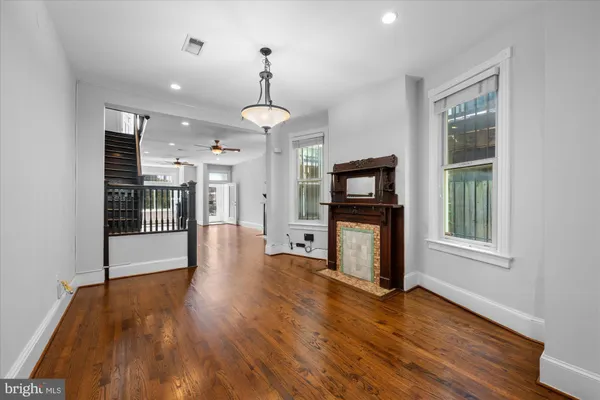 $1,195,000 | 221 M Street Northwest, Washington, DC 20001