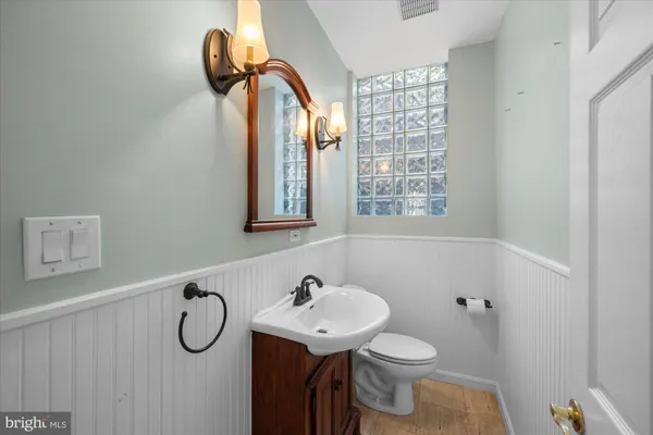 $1,195,000 | 221 M Street Northwest, Washington, DC 20001
