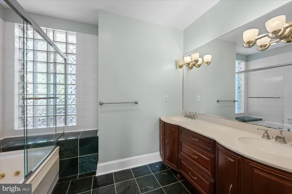 $1,195,000 | 221 M Street Northwest, Washington, DC 20001