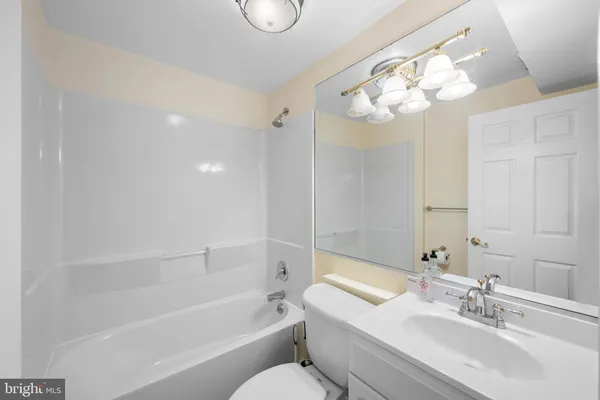 $1,195,000 | 221 M Street Northwest, Washington, DC 20001