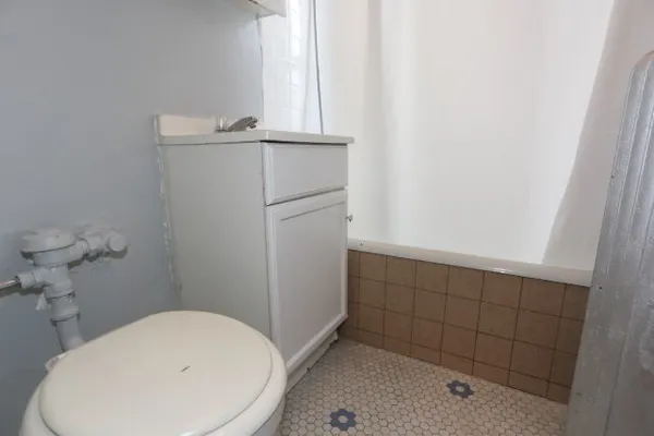 $1,295 | 4604 North Beacon Street, Unit 1E, Chicago, IL 60640