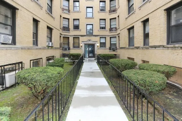$1,295 | 4604 North Beacon Street, Unit 1E, Chicago, IL 60640