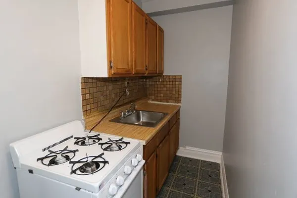 $1,295 | 4604 North Beacon Street, Unit 1E, Chicago, IL 60640