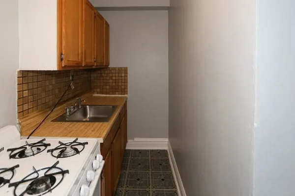 $1,295 | 4604 North Beacon Street, Unit 1E, Chicago, IL 60640
