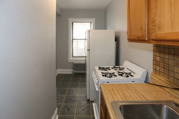 $1,295 | 4604 North Beacon Street, Unit 1E, Chicago, IL 60640