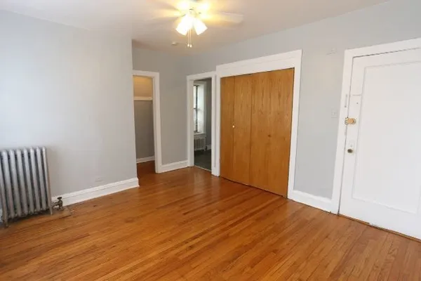 $1,295 | 4604 North Beacon Street, Unit 1E, Chicago, IL 60640