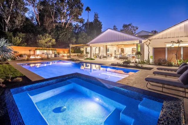 a view of a swimming pool with seating space
