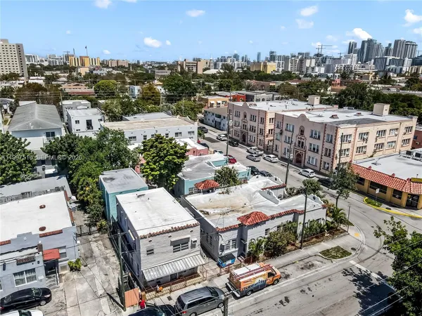 $2,700 | 1011 Southwest 5th Street, Unit 1, Miami, FL 33130