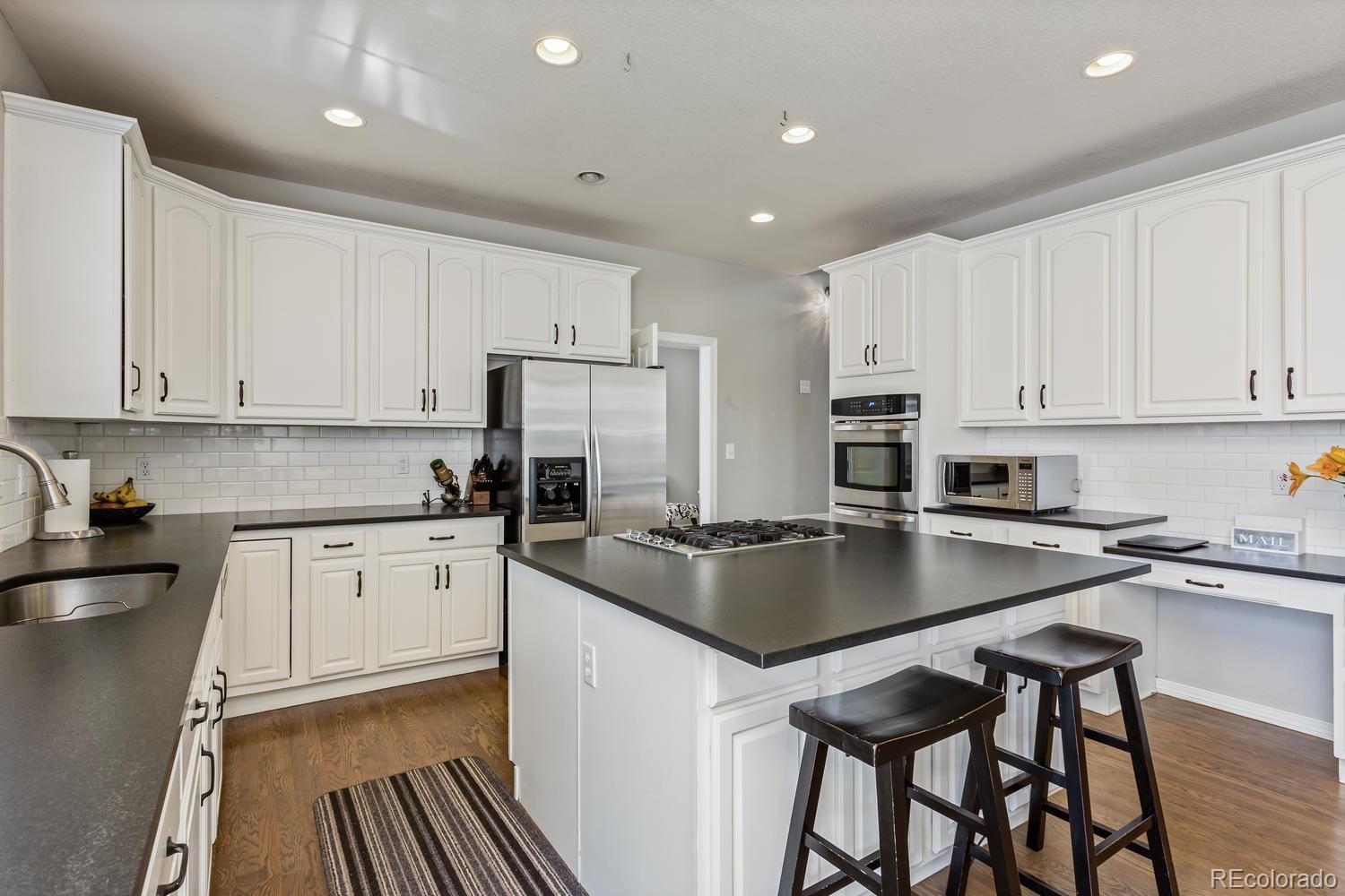 2482 Cactus Bluff Place Highlands Ranch, CO 80129 - Photo 7 of 33