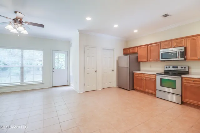 $1,675 | 894 Jefferson Drive, Gulfport, MS 39507