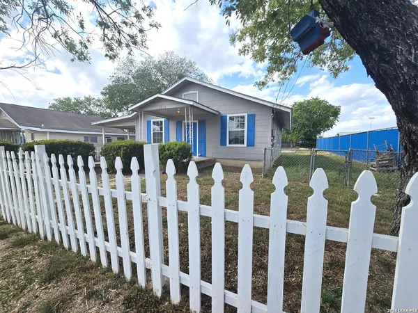 $1,500 | 7965 East 6th Street, Somerset, TX 78069