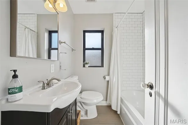 $257,900 | 1105 North And South Road, University City, MO 63130