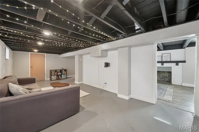 $257,900 | 1105 North And South Road, University City, MO 63130