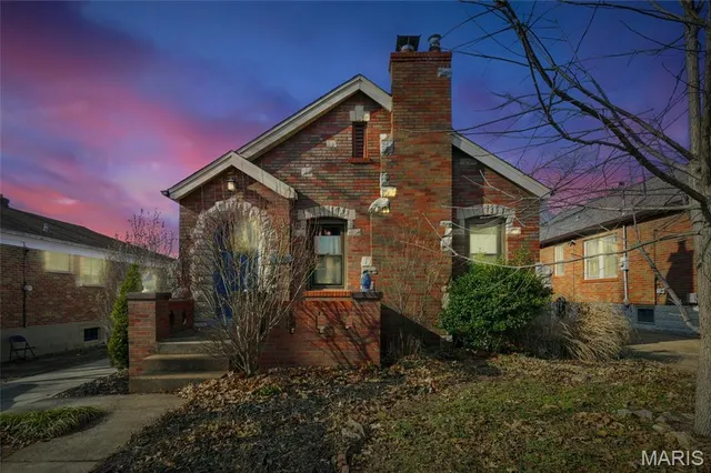 $257,900 | 1105 North And South Road, University City, MO 63130